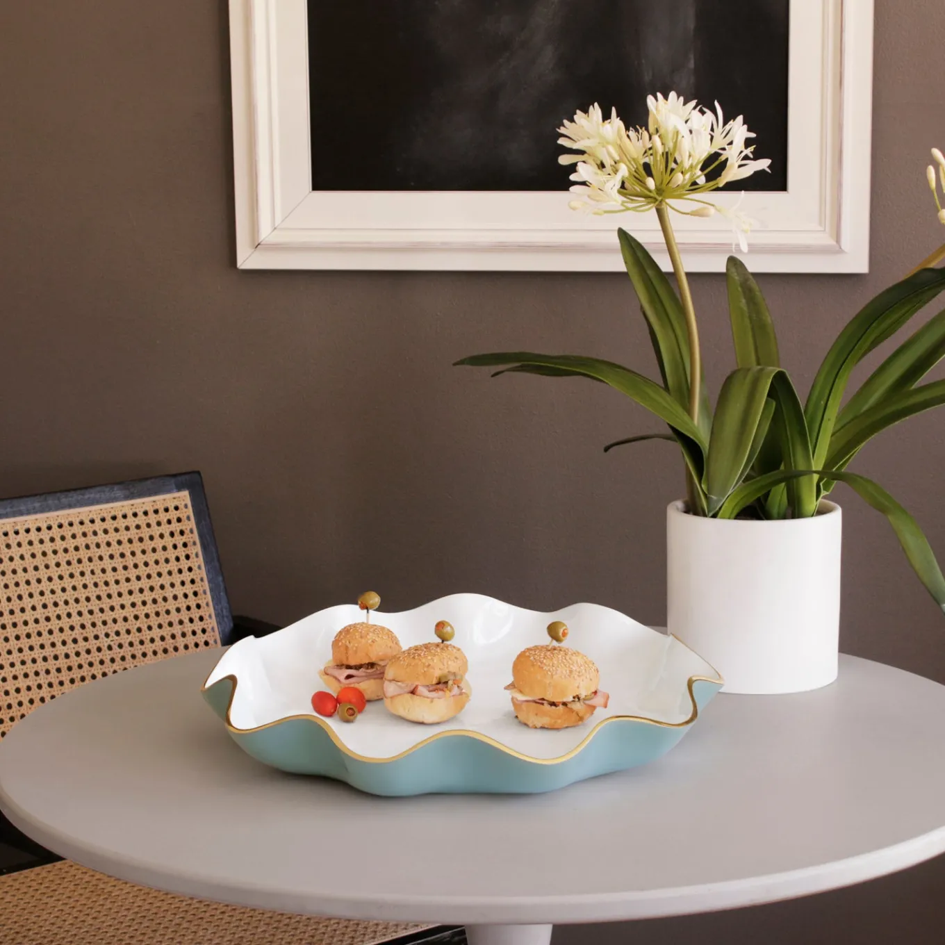 ENCANTO Carola Large Round Platter (Turquoise and White)