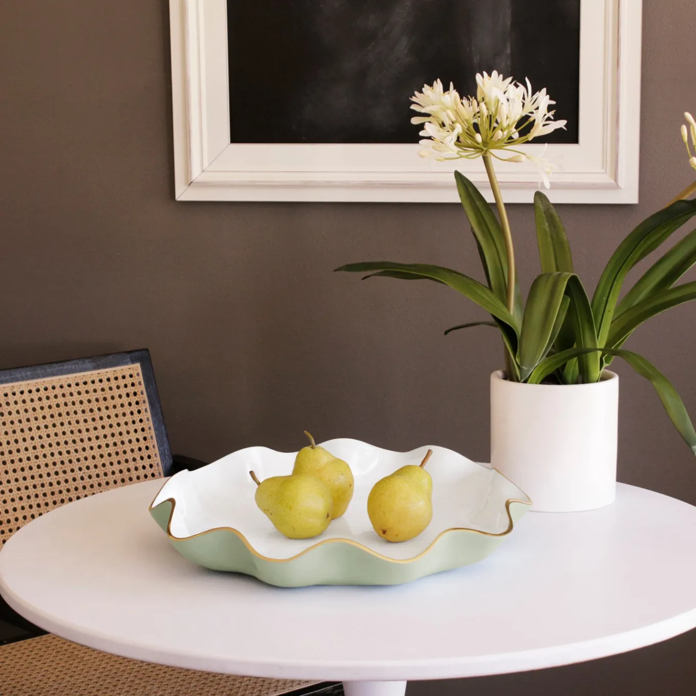 ENCANTO Carola Large Round Platter (Pistachio and White)