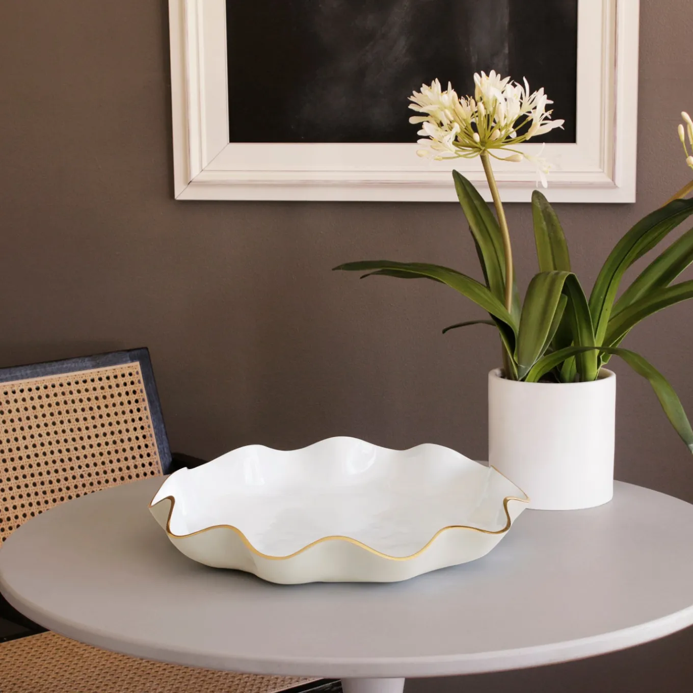 ENCANTO Carola Large Round Platter (Cream and White)