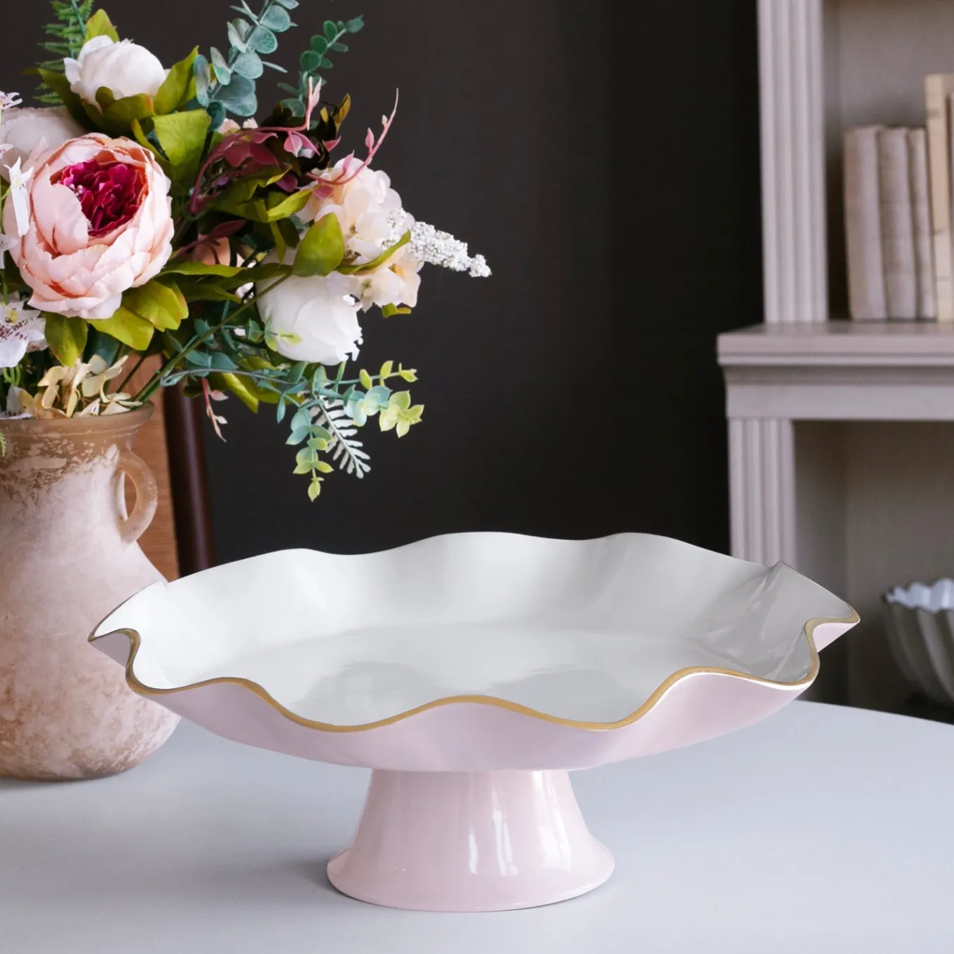 ENCANTO Carola Pedestal Cake Plate (Camellia and White)