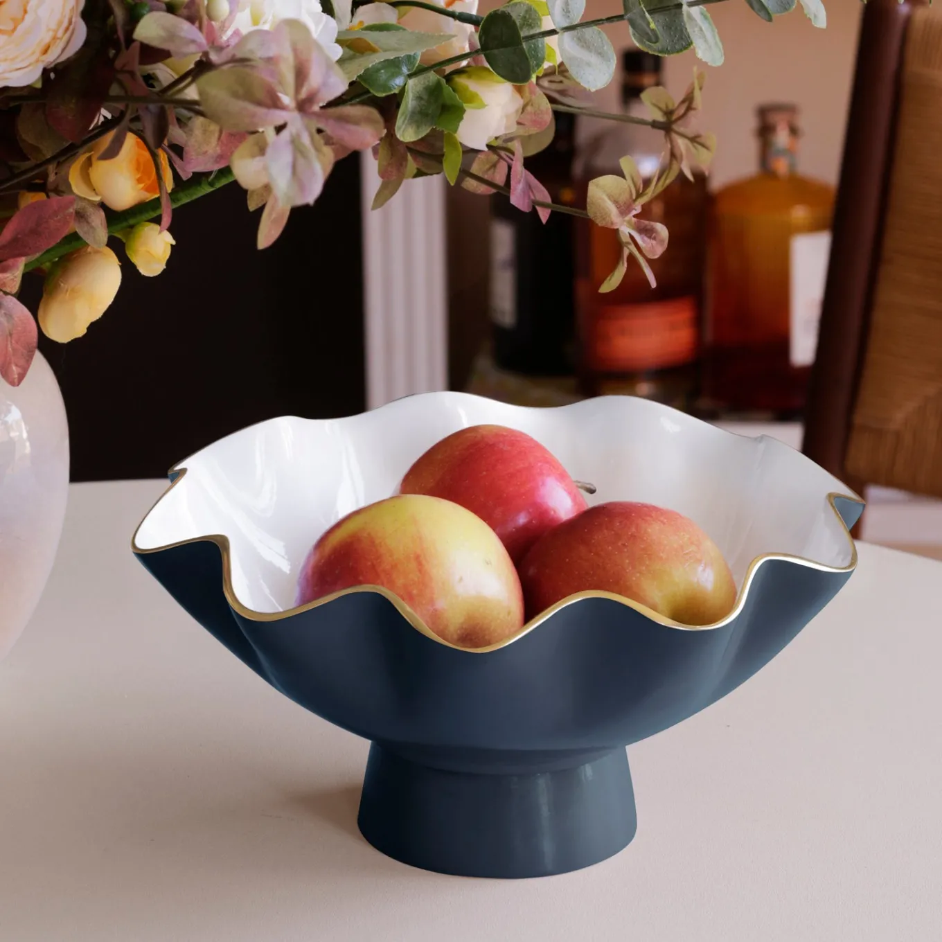 ENCANTO Carola Small Pedestal (Midnight and White)