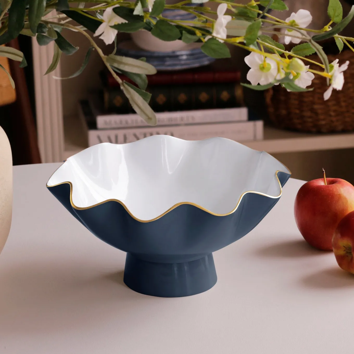 ENCANTO Carola Small Pedestal (Midnight and White)