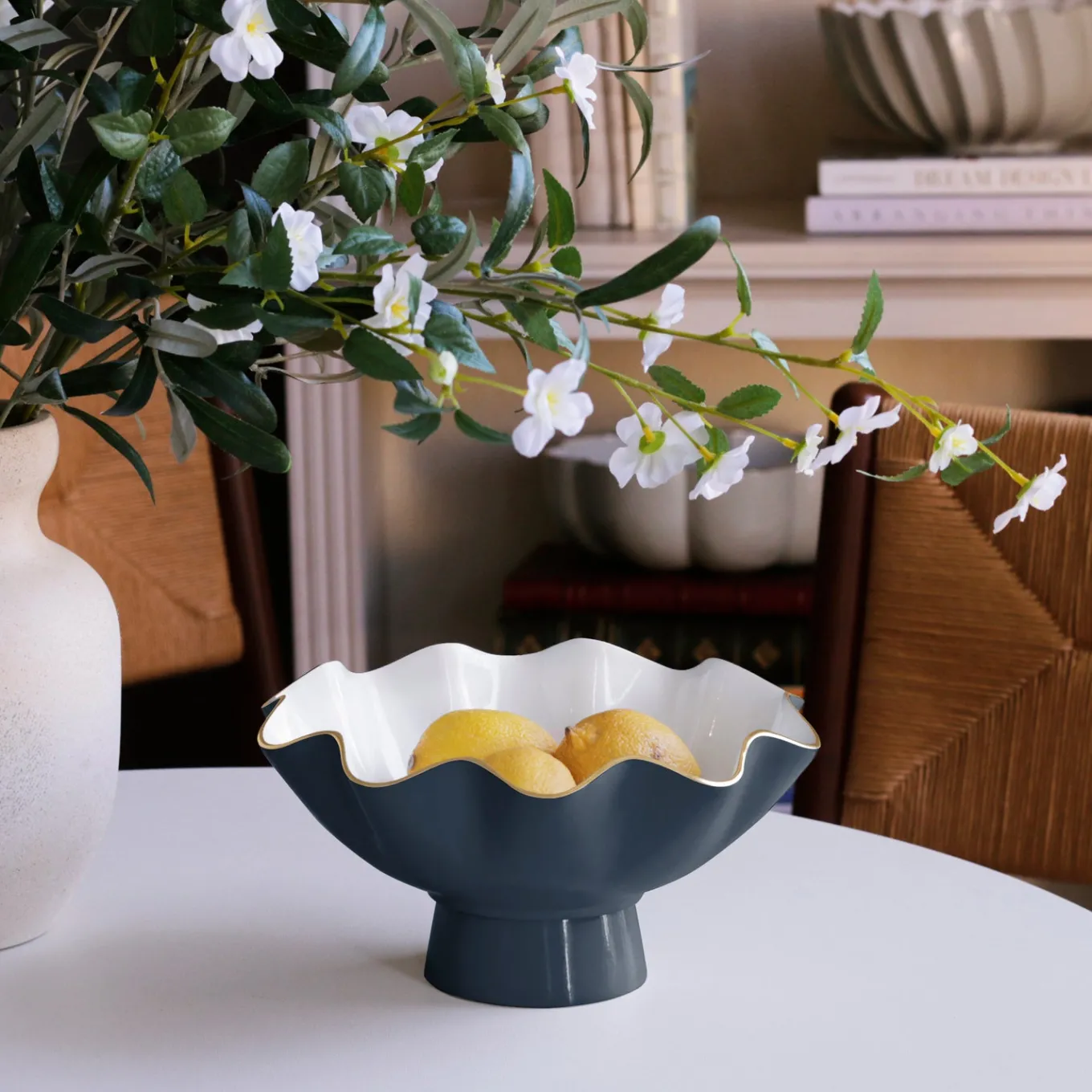 ENCANTO Carola Small Pedestal (Midnight and White)