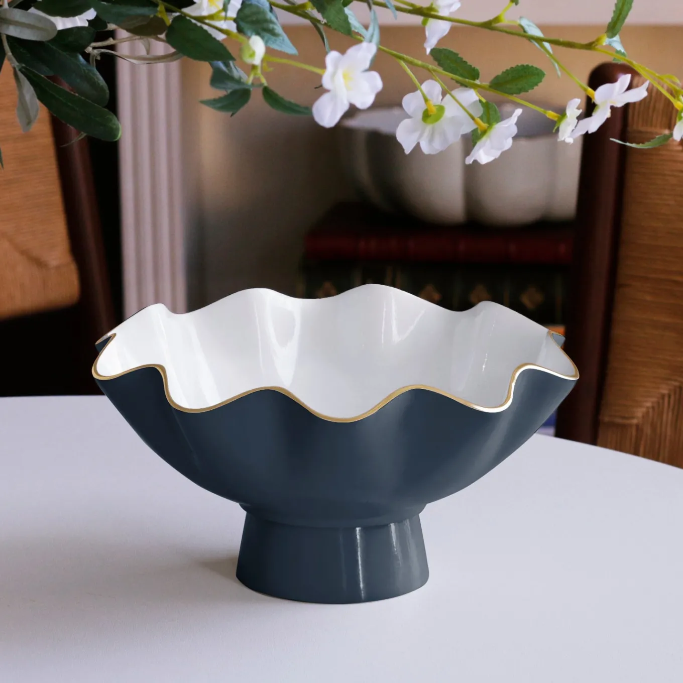 ENCANTO Carola Small Pedestal (Midnight and White)