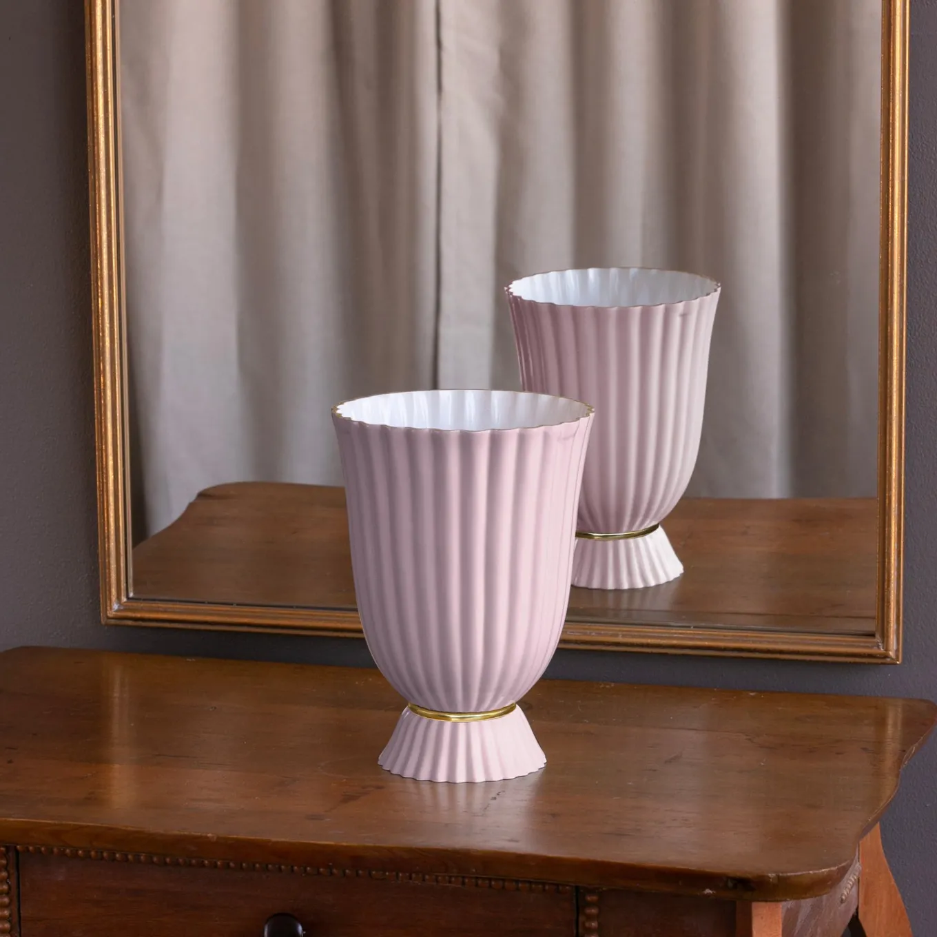 ENCANTO Vienna Medium Vase (Camellia and White)