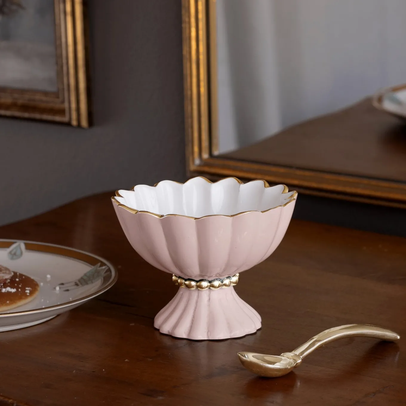 ENCANTO Vienna Mini Pedestal with Spoon (Camellia and White)
