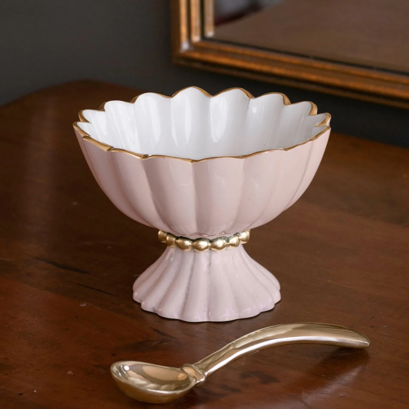 ENCANTO Vienna Mini Pedestal with Spoon (Camellia and White)