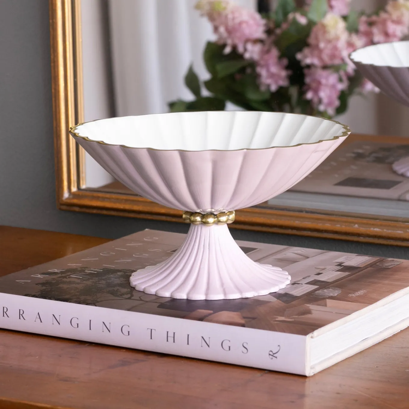 ENCANTO Vienna Small Pedestal (Camellia and White)