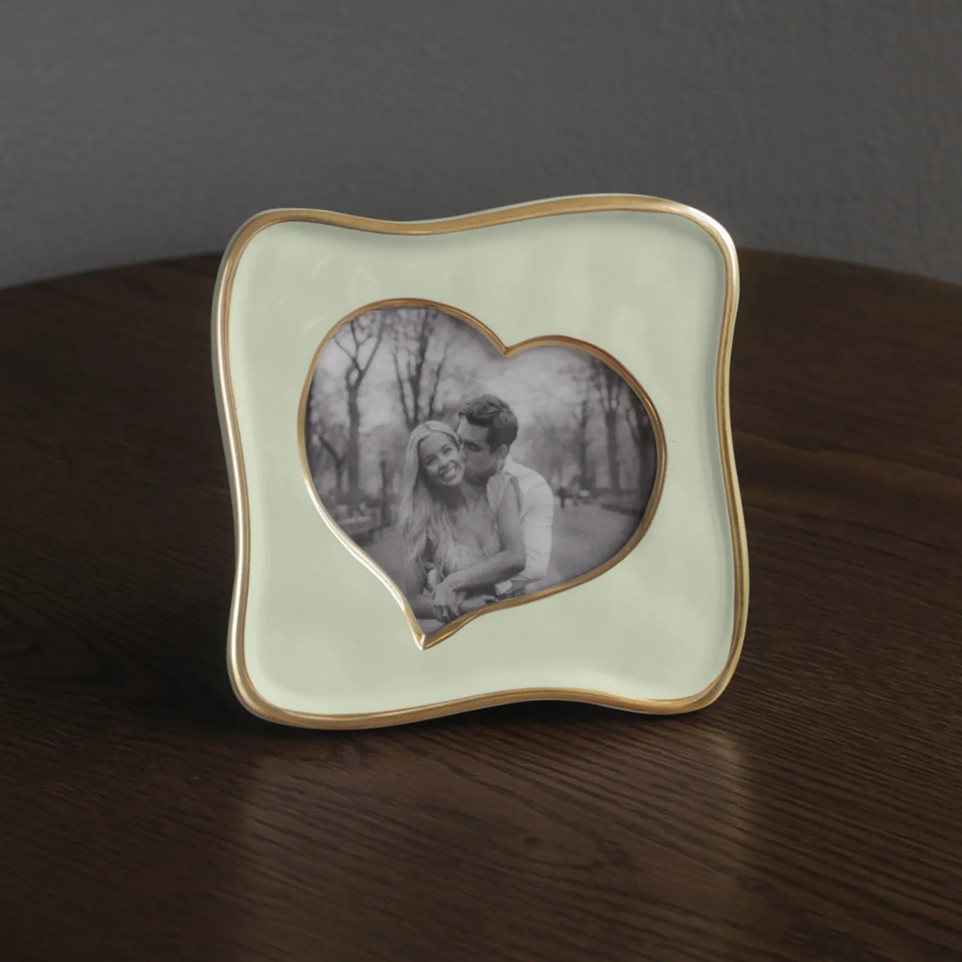 FRAME Encanto Curved Heart 5 x 5 (Pistachio)