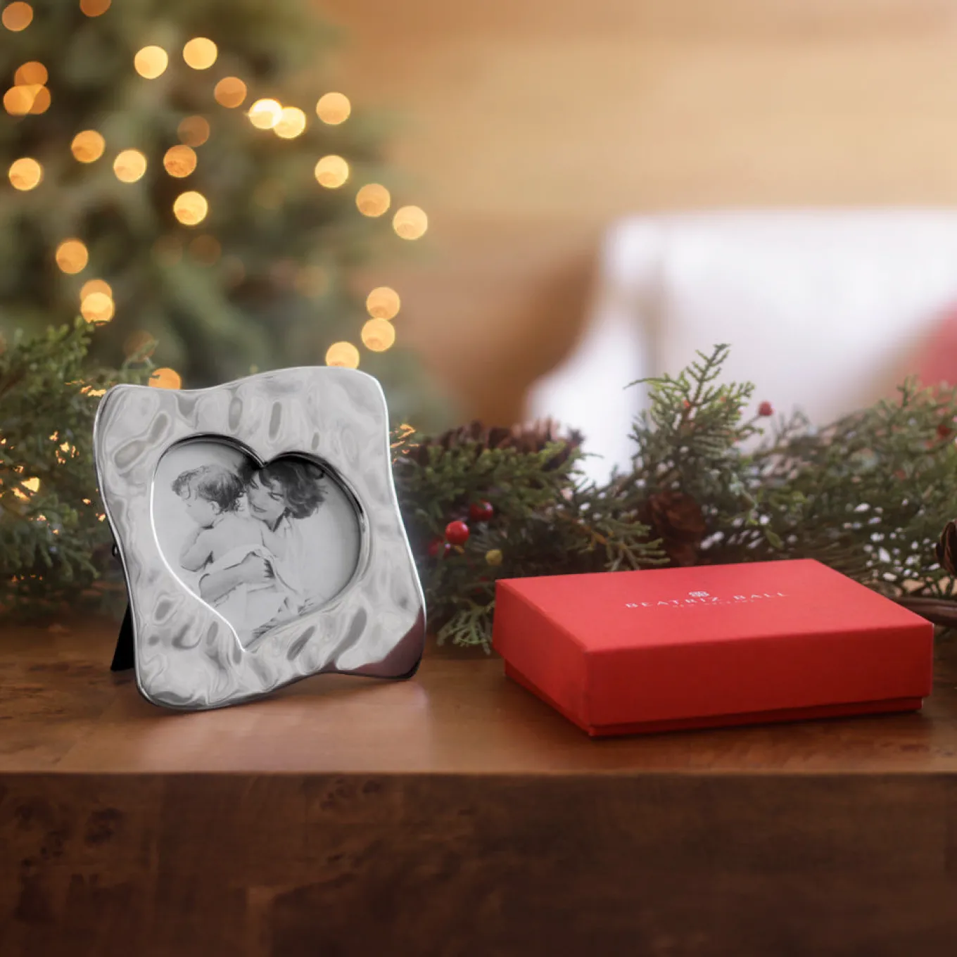 GIFTABLES Curved Heart 5 x 5 Frame