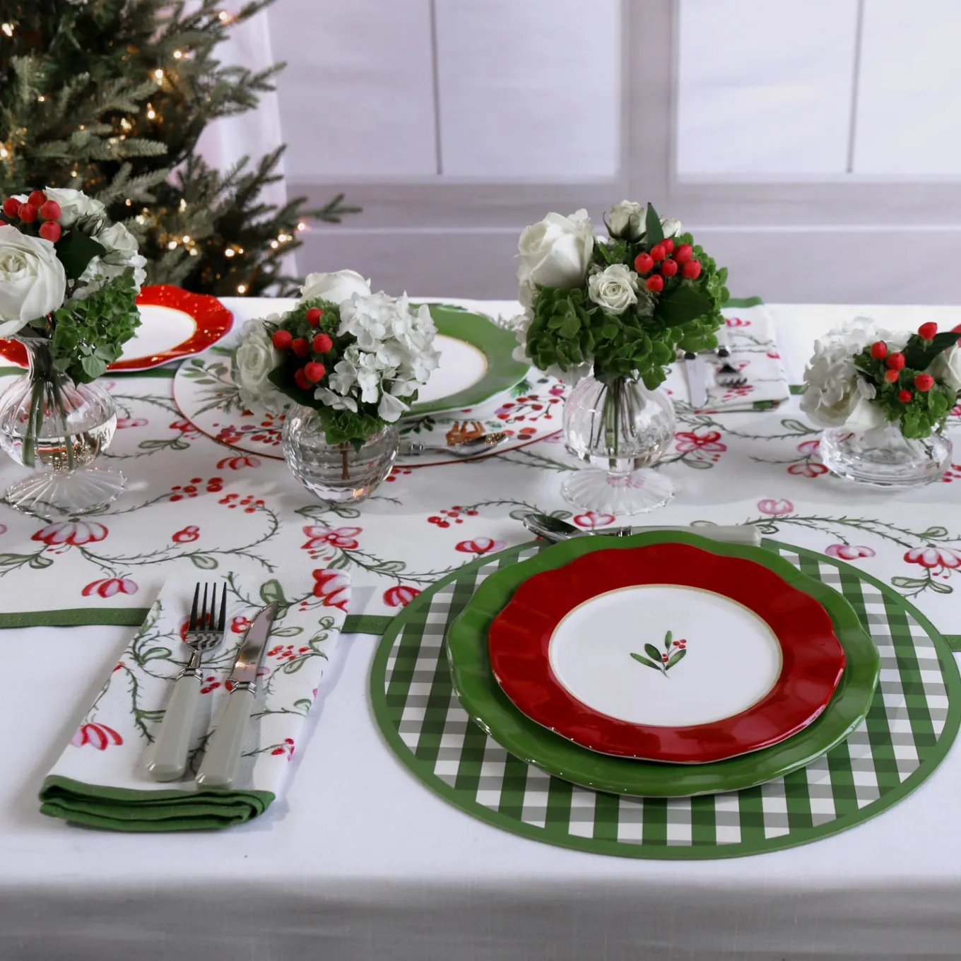LINEN Norelle Napkins 20 x 20 Set of 4 (Green and Red Floral)