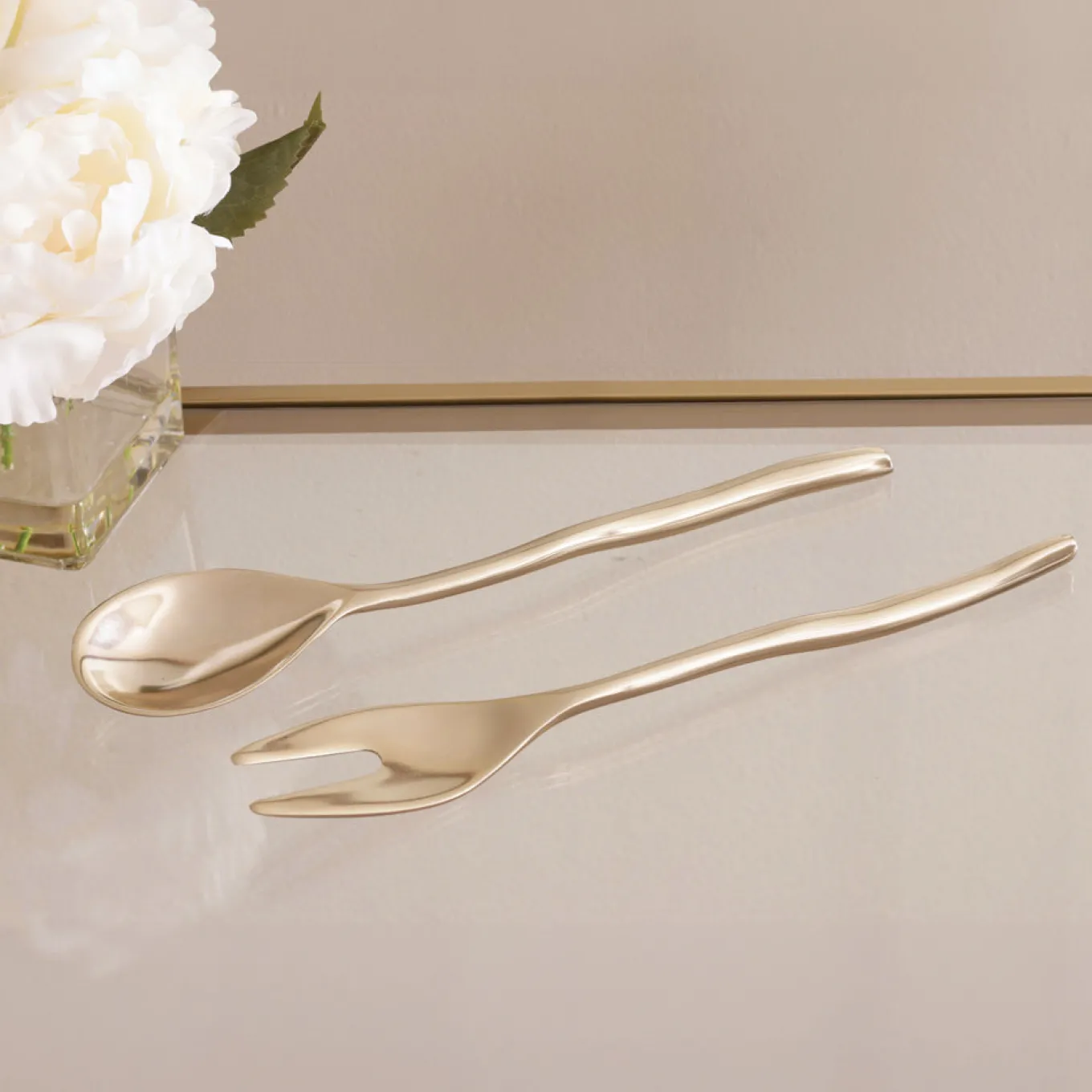 SIERRA MODERN Maia Large Salad Servers (Shiny Gold)