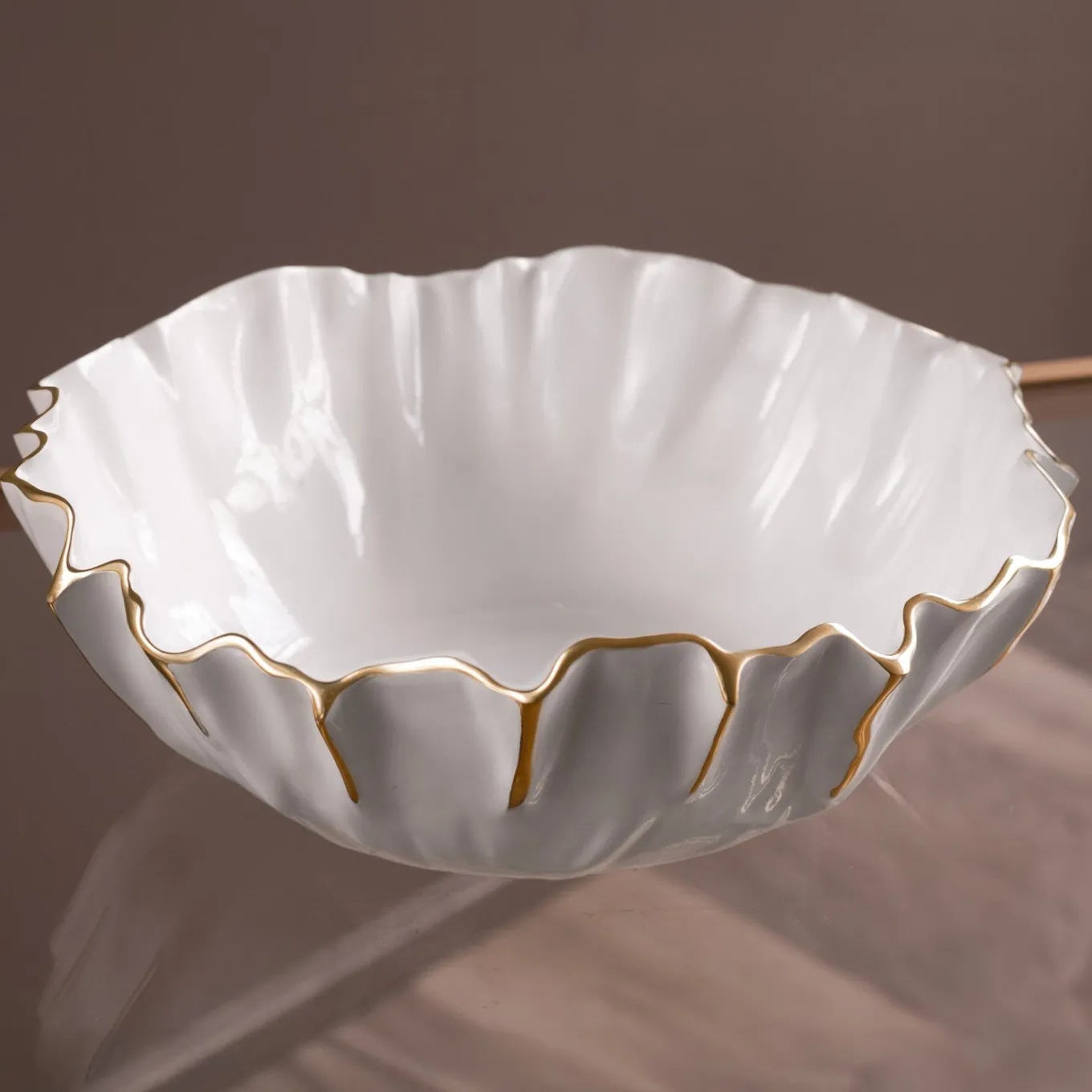 THANNI Mystic Medium Round Bowl (White and Gold)
