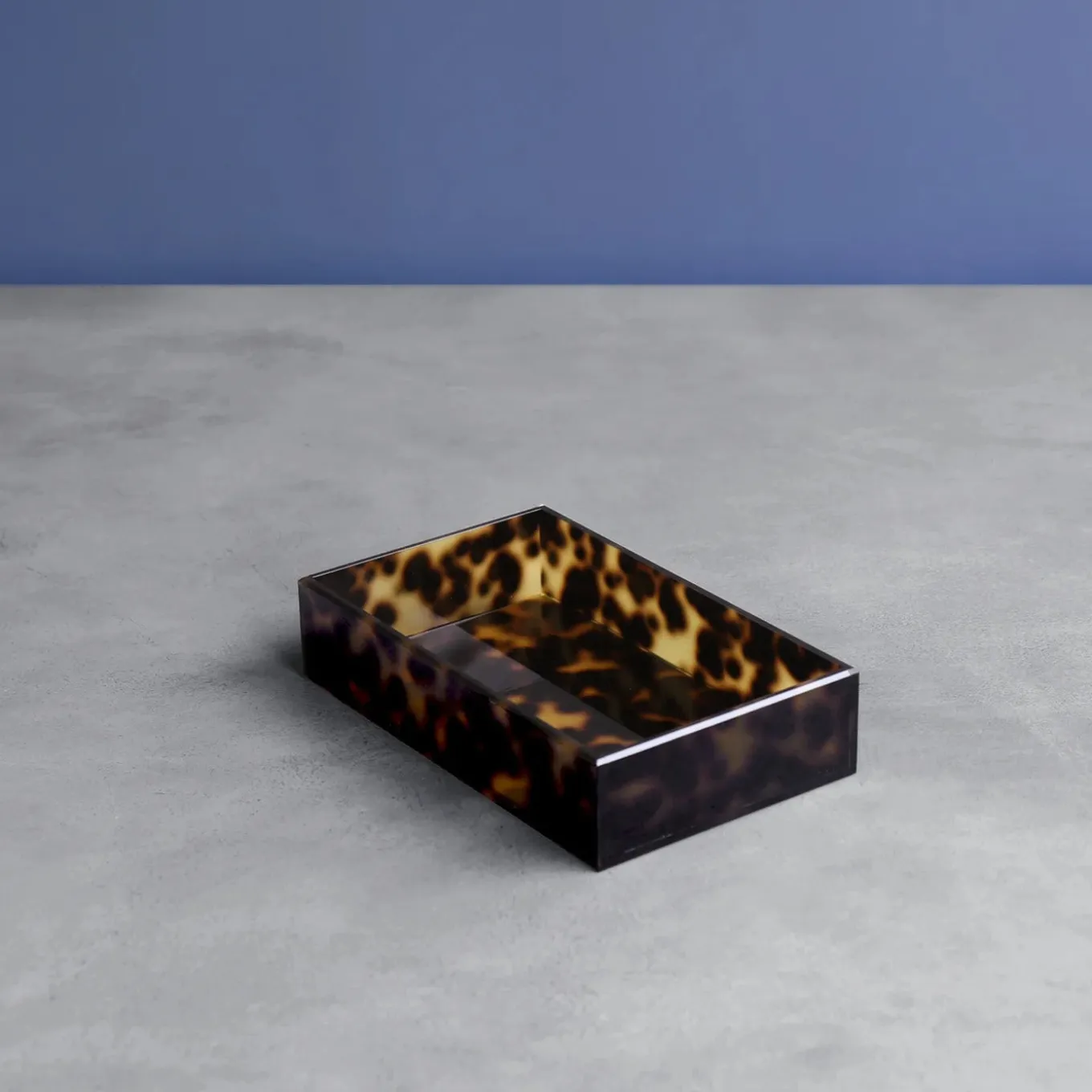 VIDA Acrylic Tortoise Guest Towel Holder