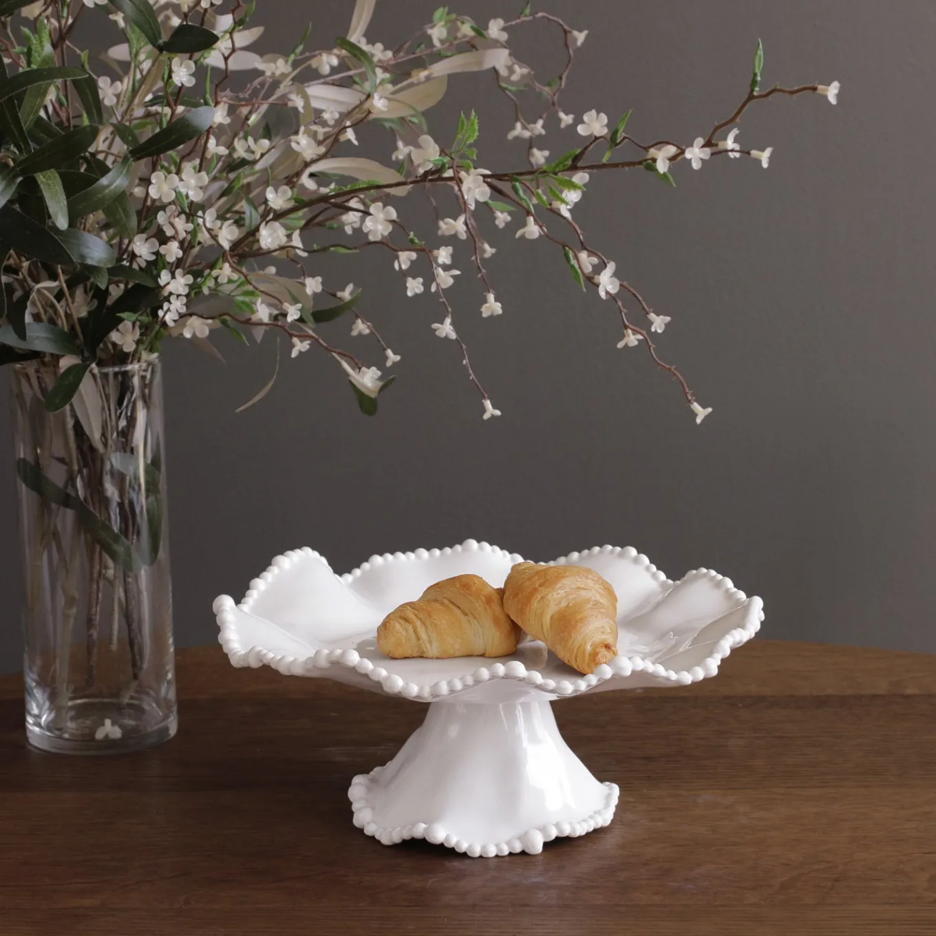 VIDA Alegria Small Pedestal Cake Plate (White)