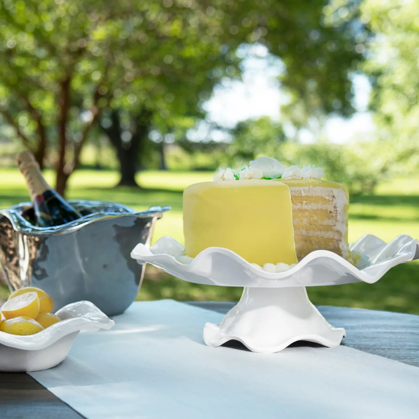 VIDA Havana Pedestal Cake Plate White