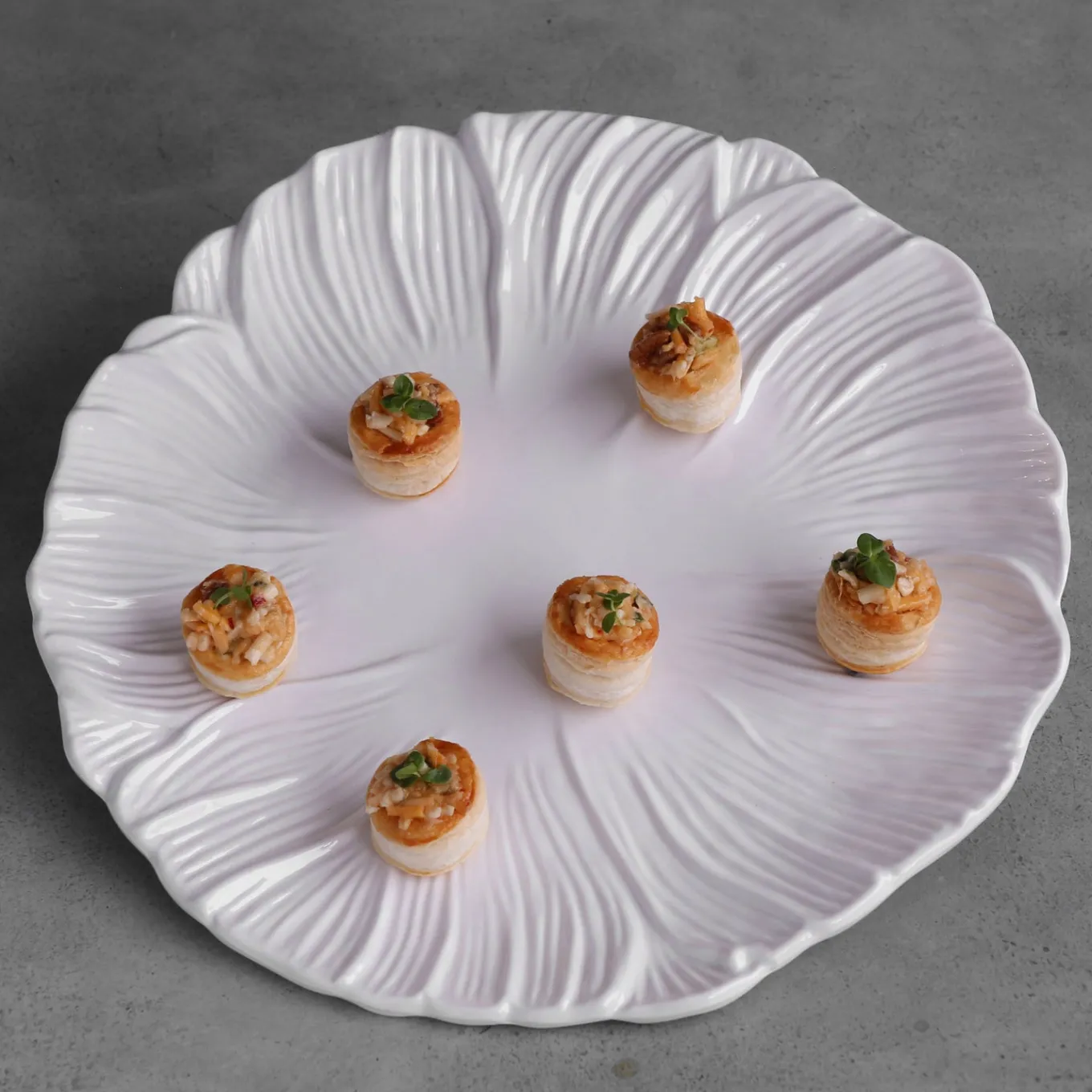 VIDA Lettuce 13" Charger Set of 4 (White)