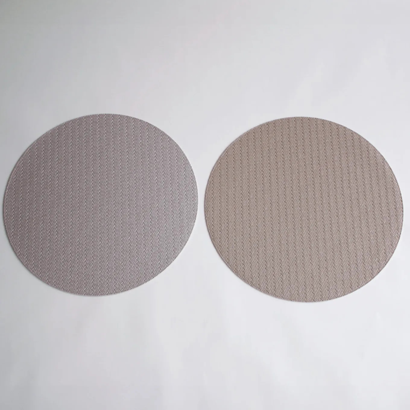 VIDA Metallic Snakeskin Reversible 15" Round Placemats Set of 4 (Silve