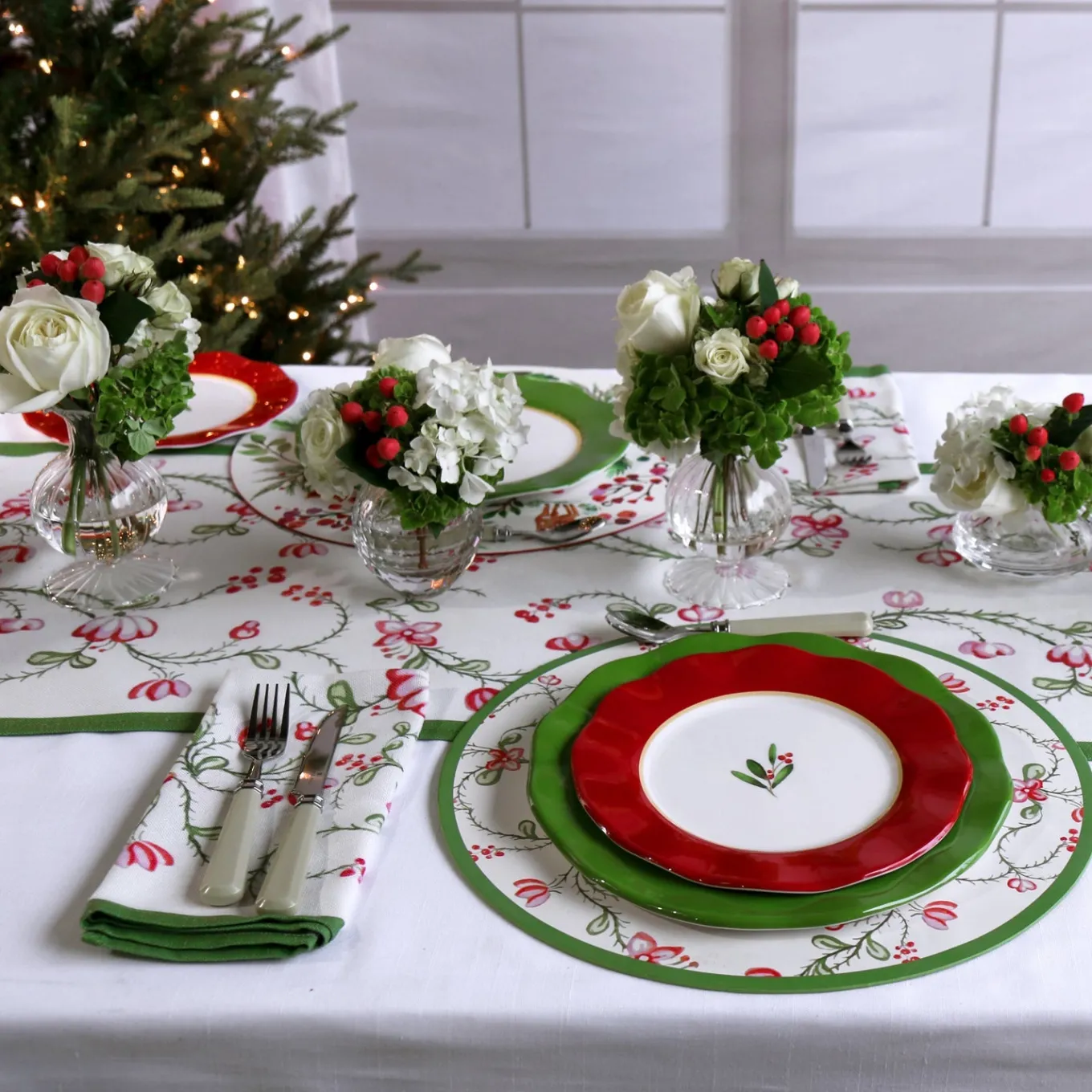VIDA Norelle Reversible 15.5" Round Placemats Set of 4 (Green Gingham)