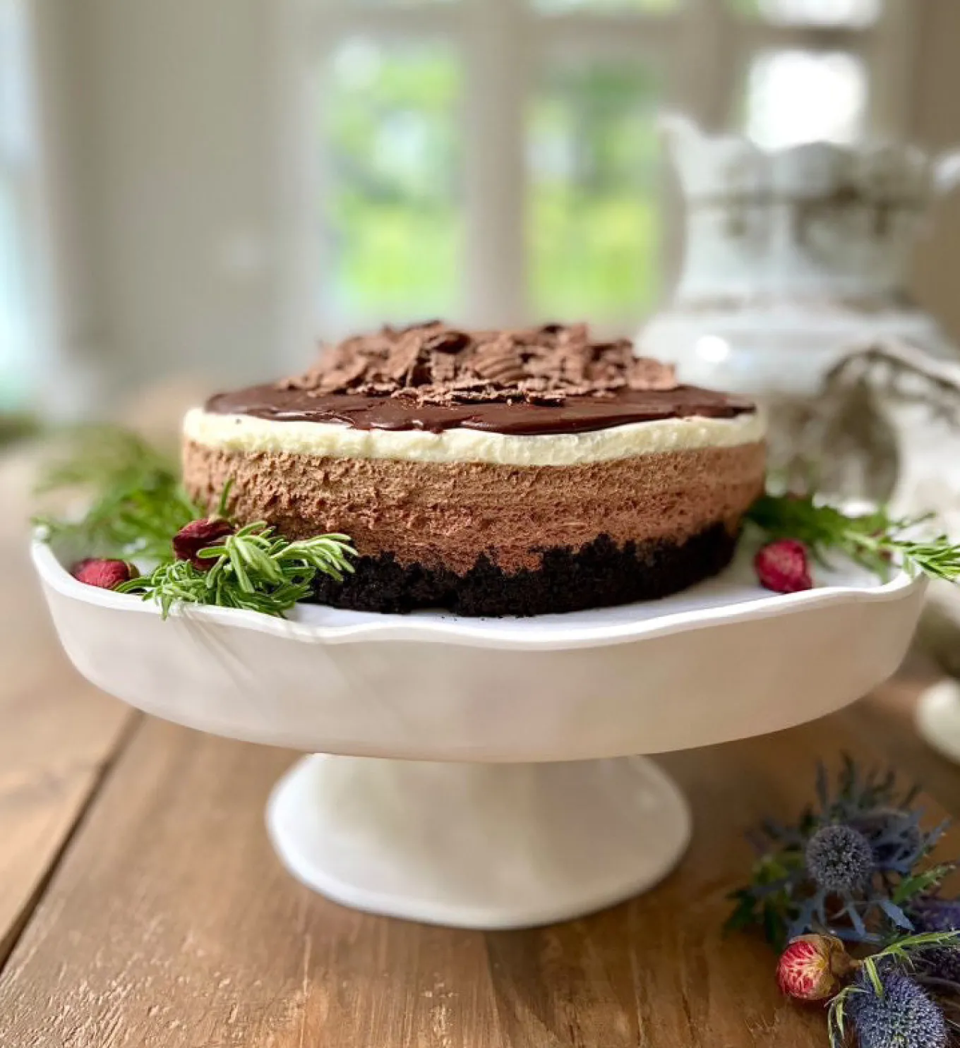 VIDA Nube Round Pedestal Cake Plate (White)