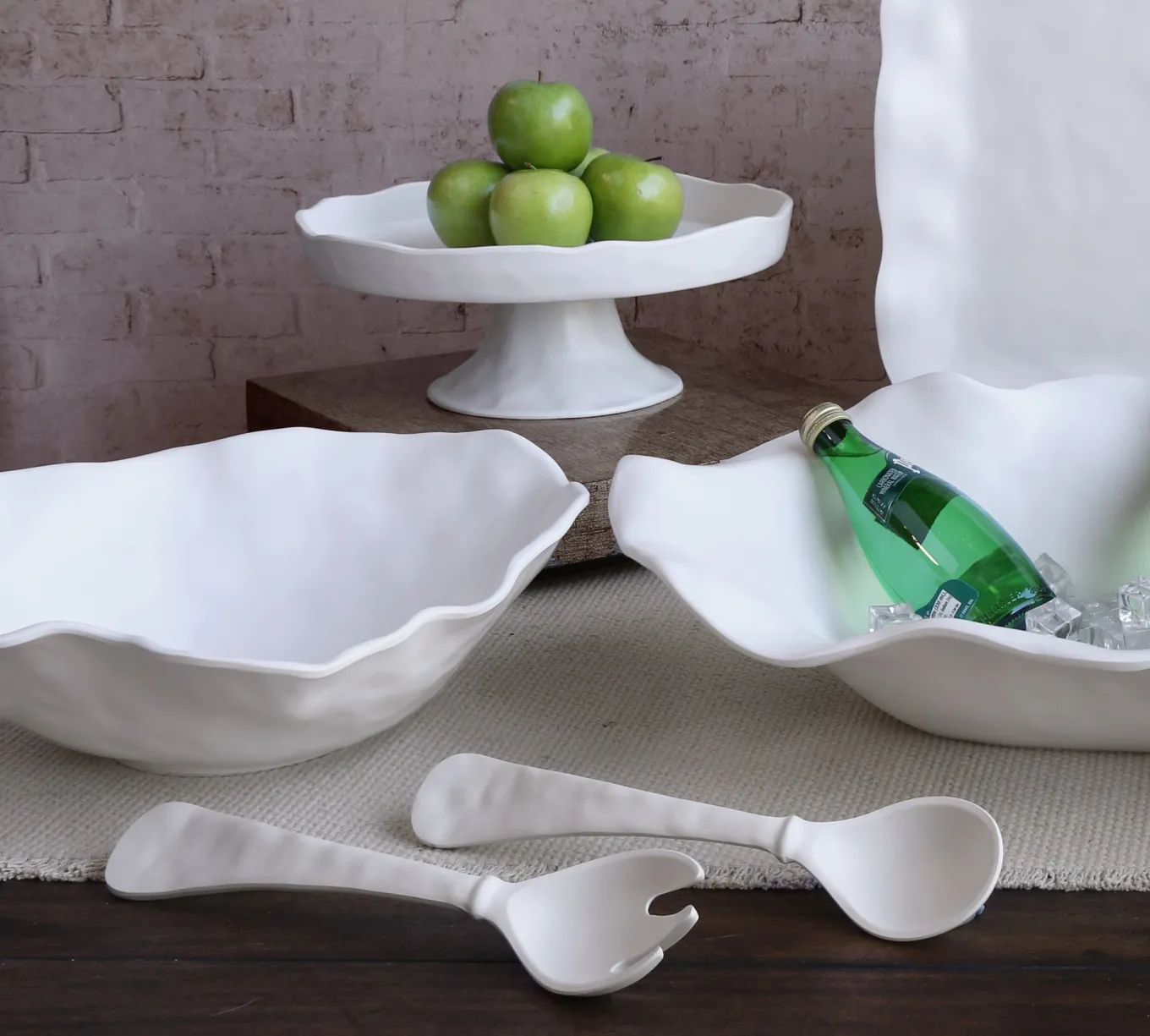 VIDA Nube Round Pedestal Cake Plate (White)