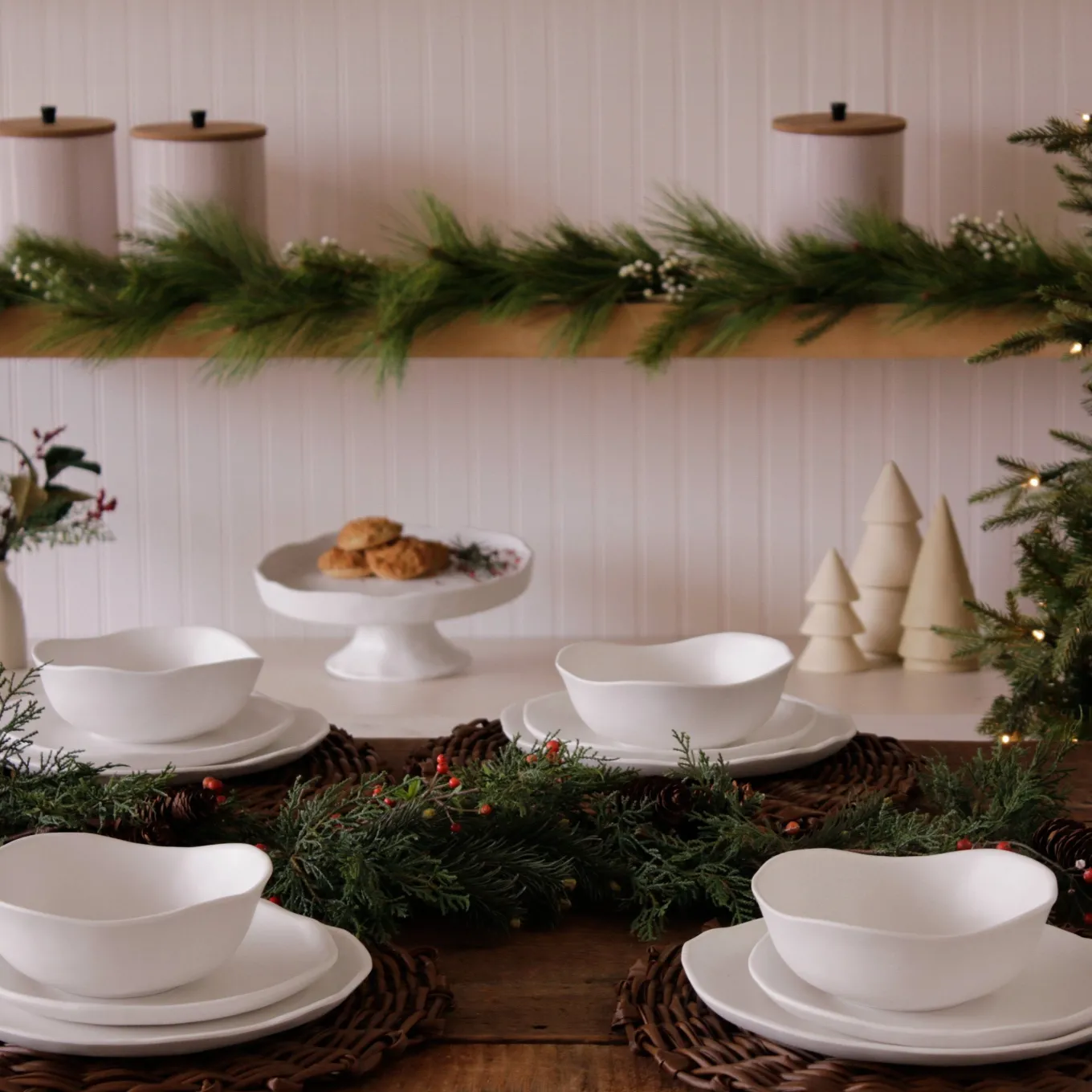 VIDA Nube Round Pedestal Cake Plate (White)