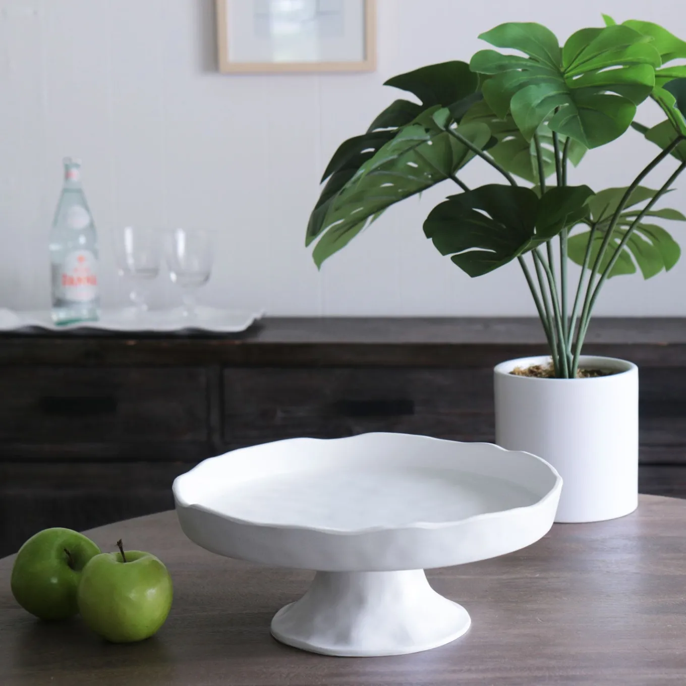 VIDA Nube Round Pedestal Cake Plate (White)