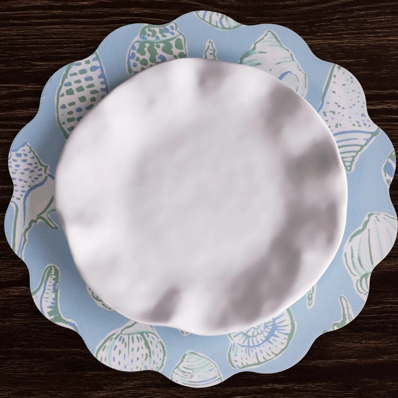 VIDA Shells & Scallops Reversible Round Placemats Set of 4 (Blue & Whi