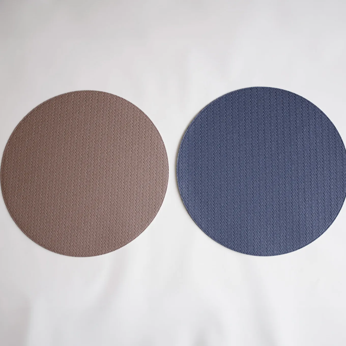 VIDA Snakeskin Reversible 15" Round Placemats Set of 4 (Slate Blue and